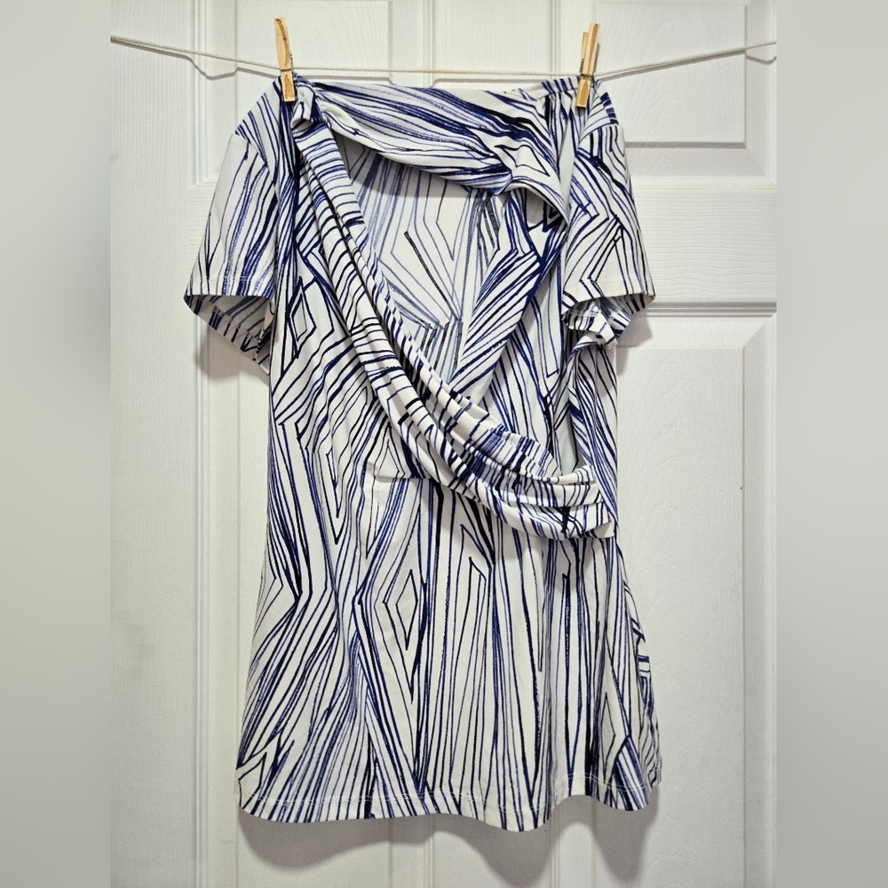 DKNY White Blue Draped Vneck Neck Short Sleeve Top / M